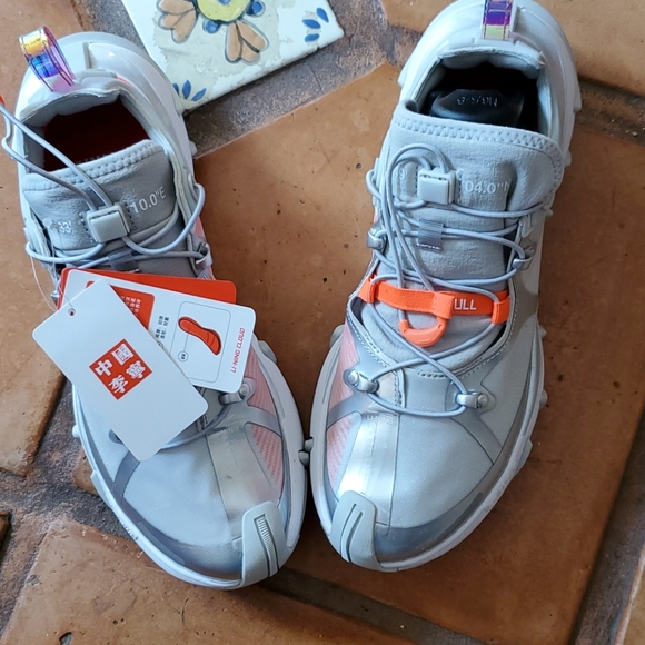 Li-ning NWT FLASH $139 (EACH) - Picture 5 of 9